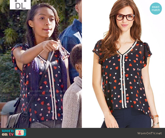 Maison Jules Heart Print Top worn by Zoey Johnson (Yara Shahidi) on Black-ish