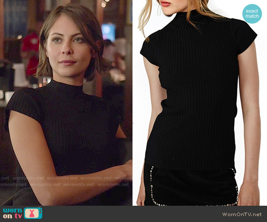 Maje Maestro Ribbed Mock Neck Top worn by Thea Queen (Willa Holland) on Arrow