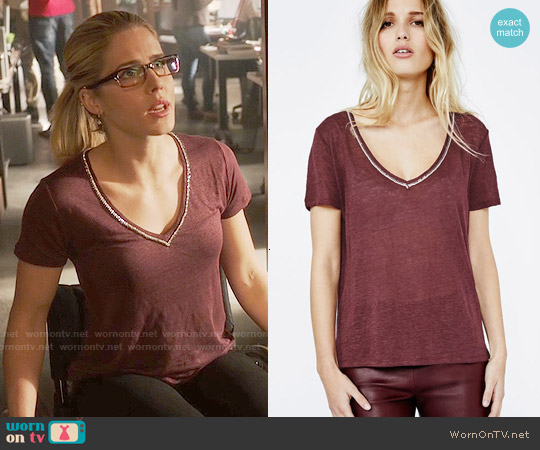 Maje Trezzo T-shirt worn by Felicity Smoak (Emily Bett Rickards) on Arrow