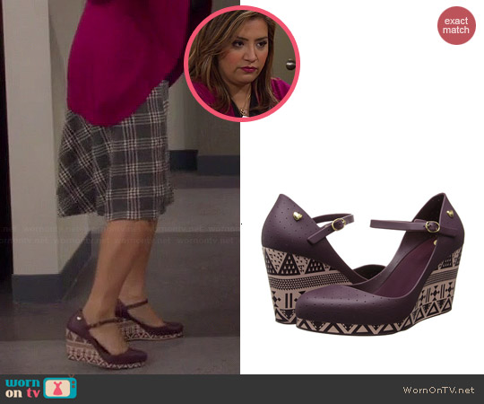 Mel by Melissa Popstar Wedges worn by Cristela Alonzo on Cristela