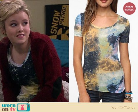 Melissa & Joey Fashion: BDG Galaxy printed scoopneck tee at Urban Outfitters worn by Taylor Sprietler