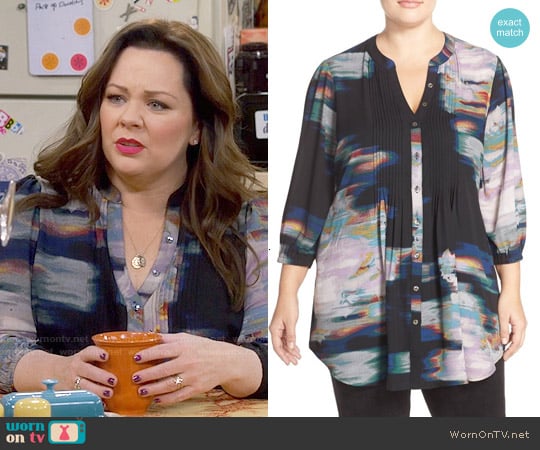 Melissa McCarthy Seven7 Print Tie Waist Pintuck Blouse worn by Molly Flynn (Melissa McCarthy) on Mike & Molly