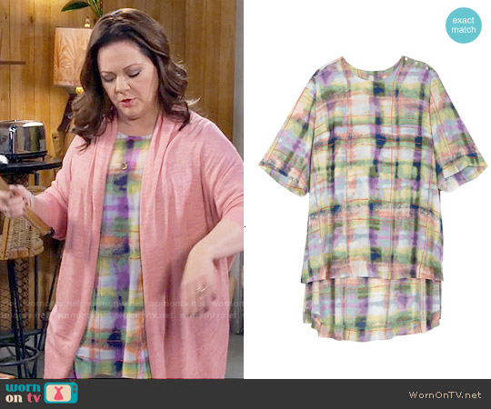 Melissa McCarthy Seven7 Hi Lo Brushed Plaid Tee worn by Molly Flynn (Melissa McCarthy) on Mike & Molly