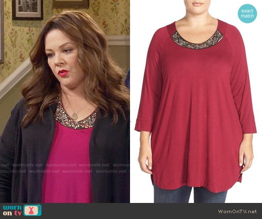 Melissa McCarthy Seven7 Embellished Neckline High/Low Tunic Top worn by Molly Flynn (Melissa McCarthy) on Mike & Molly