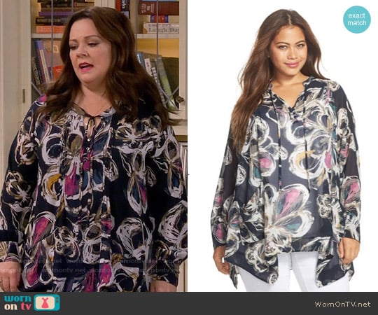 Melissa McCarthy Seven7  Pintuck Handkerchief Hem Top worn by Molly Flynn (Melissa McCarthy) on Mike & Molly