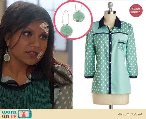 The Mindy Project Fashion: Modcloth Yumi collage on me top worn by Mindy Kaling