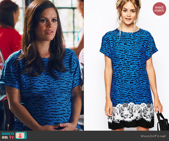 MinkPink Tiger Night T-Shirt Dress worn by Zoe Hart (Rachel Bilson) on Hart of Dixie