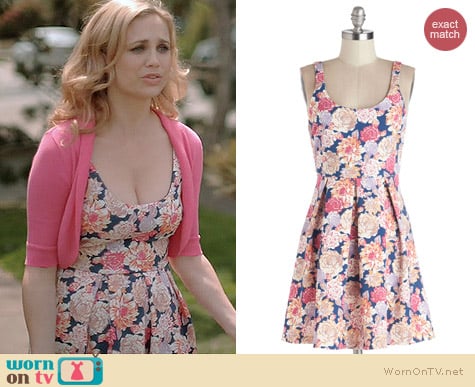 ModCloth Market Sharing Dress by MinkPink worn by Fiona Gubelmann on Wilfred