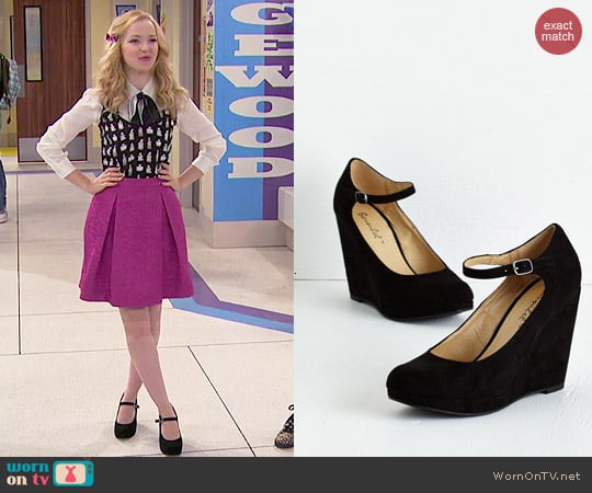 ModCloth That's Classy-fied Heel in Nightfall worn by Liv Rooney (Dove Cameron) on Liv and Maddie