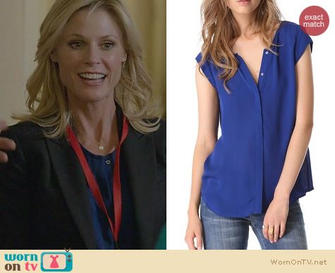 Modern Family Fashion: Joie Dimante Top in blue worn by Julie Bowen