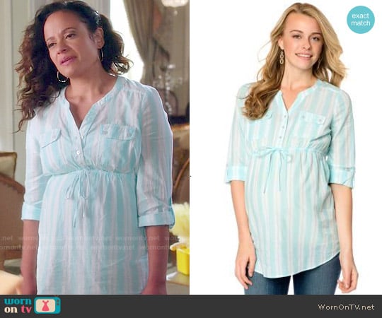 Motherhood Convertible Sleeve Tie Front Maternity Tunic worn by Zoila Diaz (Judy Reyes) on Devious Maids