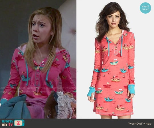 Munki Munki Hooded Henley Sleepshirt worn by Avery Jennings (G. Hannelius) on Dog with a Blog