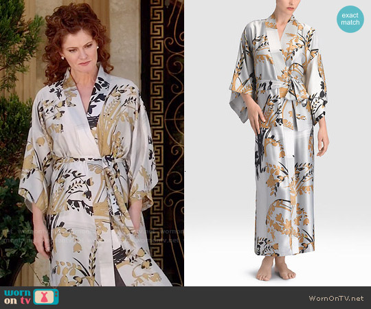 Natori Alexandra Robe worn by Evelyn Powell (Rebecca Wisocky) on Devious Maids