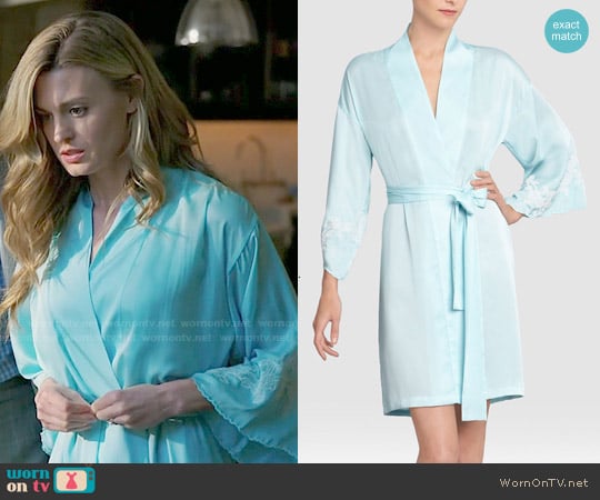 Natori Kasalan Wrap in Blue / Ivory worn by Paige Collins (Brooke D'Orsay) on Royal Pains