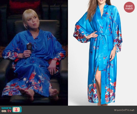 Natori Nadja Robe worn by Anna Faris on Mom