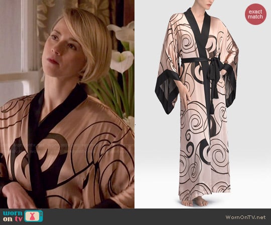 Josie Natori Scroll Burnout Robe worn by Margaux Lemarchal (Karine Vanasse) on Revenge