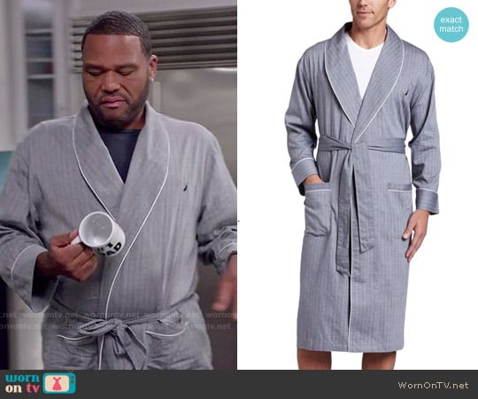 Nautica Captains Woven Robe worn by Andre Johnson (Anthony Anderson) on Black-ish