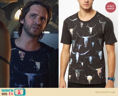 Fashion of Nikita: Diesel Galaxy Skull Tee worn by Aaron Stanfield