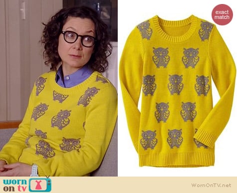 Old Navy Owl Sweater worn by Sara Gilbert on Bad Teacher