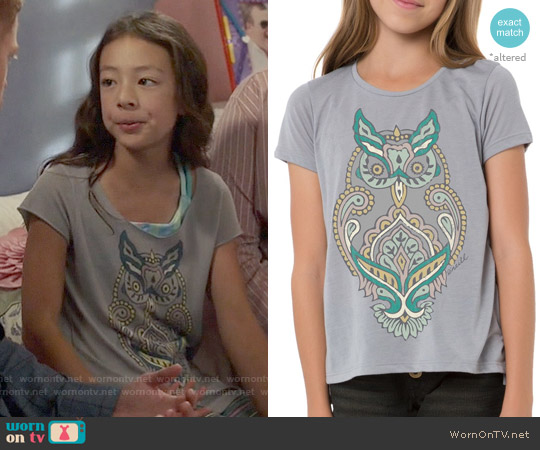 O'Neill 'Woodblock Owl' Graphic Tee worn by Lily Tucker-Pritchett (Aubrey Anderson-Emmons) on Modern Family