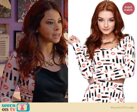 Pacsun Kendall & Kylie Long Sleeve Cropped Top in Lipstick Print worn by Jillian Rose Reed on Awkward