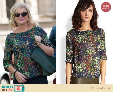 Parks & Recreation Fashion: Alice + Olivia Sid top in Sapphire Garden worn by Amy Poehler