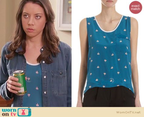 Parks and Rec Fashion: Antipodium Thumb Up tank worn by Aubrey Plaza