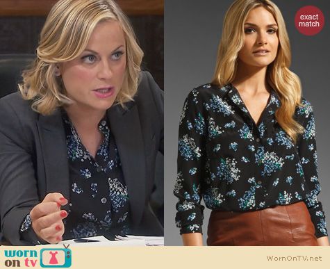 Parks & Rec Fashion: Equipment Ava blouse in Flowering Lilac worn by Amy Poehler