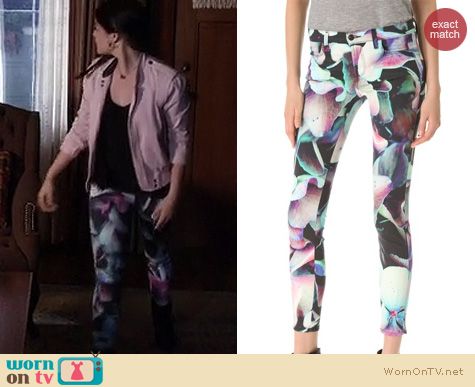 PLL Fashion: J Brand Super Skinny Jeans in Hydrangea worn by Lucy Hale