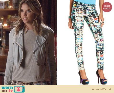 Fashion of PLL: SOLD Skinny Sunglasses Print Jeans worn by Ashley Benson