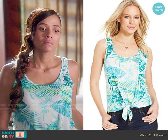 Pretty Rebellious Tie Front Tank Top in Leaf Print worn by Rosie Falta (Dania Ramirez) on Devious Maids