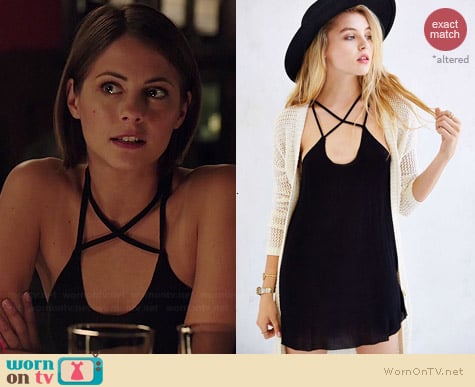 Project Social T Cross Front Tunic Top worn by Willa Holland on Arrow