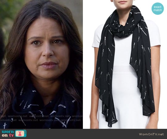 Rag & Bone Classic Dagger Scarf worn by Quinn Perkins (Katie Lowes) on Scandal