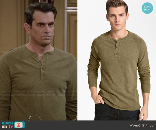 Rag & Bone Raglan Henley in Olive worn by Phil Dunphy (Ty Burrell) on Modern Family