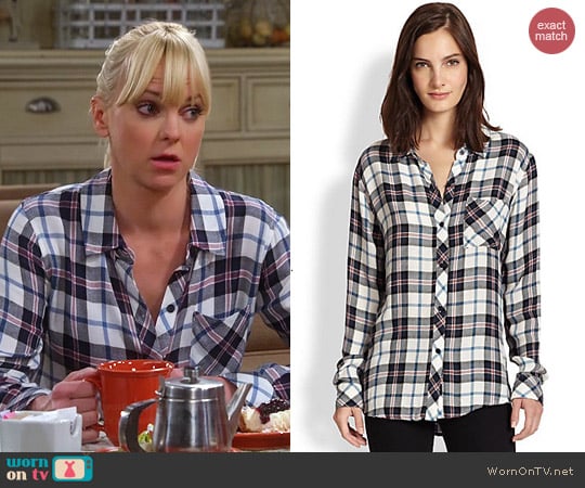 Rails Hunter Shirt in White Blue worn by Anna Faris on Mom