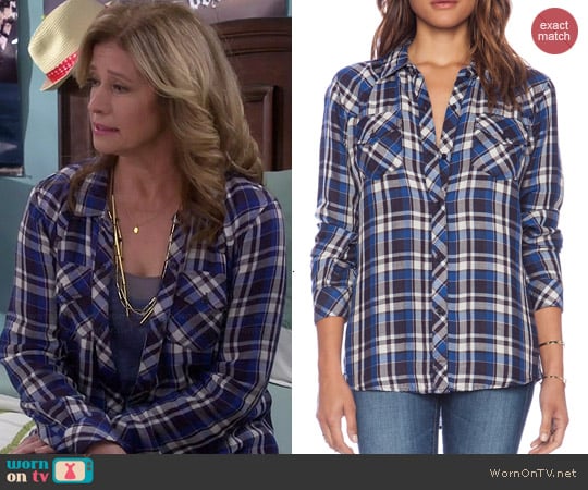 Rails Kendra Shirt in Navy/Sky/White worn by Nancy Travis on Last Man Standing