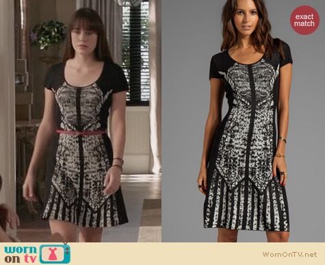 Fashion of Revenge: BCGMAXAZRIA Short Sleeve Printed Dress worn by Christa Allen