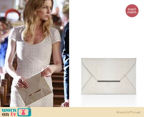 Revenge Fashion: BCBGMAXAZRIA Harlow envelope clutch worn by Emily VanCamp