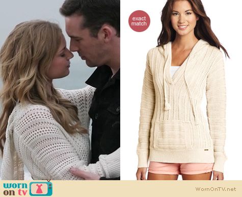 Revenge Fashion: Rip Curl sweater worn by Emily VanCamp