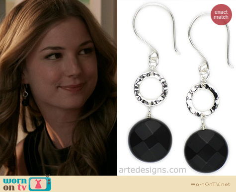 Revenge Jewelry: Arte Designs Black Onyx Hammered Circle Earrings worn by Emily VanCamp