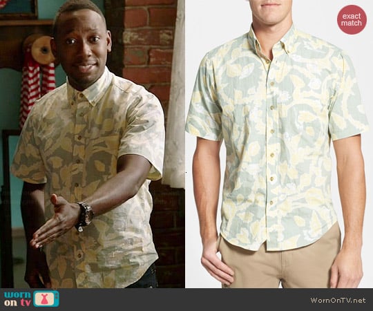 Reyn Spooner Shell Hunting Shirt in Seafoam Green worn by Lamorne Morris on New Girl