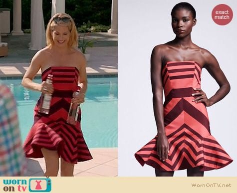 Royal Pains Fashion: Lanvin flounce striped dress worn by Jenna Elfman