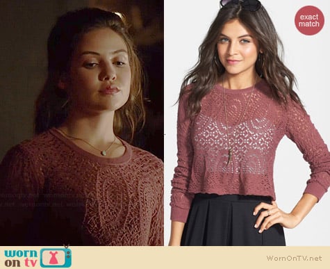 Rubbish Open Knit Crop Pullover in Rose Ginger worn by Danielle Campbell on The Originals