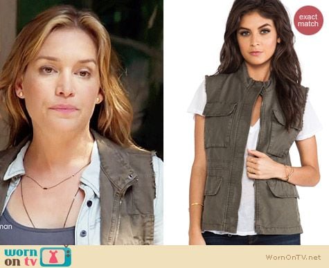 Sanctuary Field Vest worn by Piper Perabo on Covert Affairs