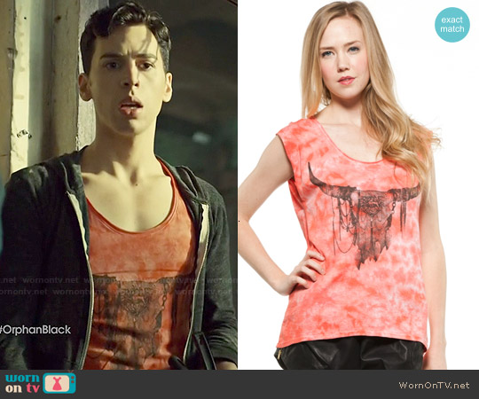 Signorelli Skull Tee worn by Felix Dawkins (Jordan Gavaris) on Orphan Black