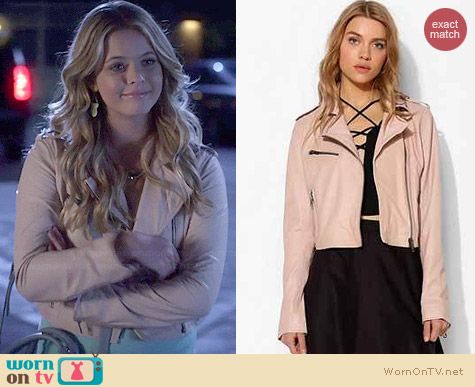 Silence + Noise Pinky Cropped Leather Moto Jacket worn by Sasha Pieterse on PLL