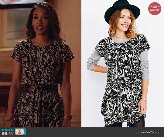 Silence + Noise Witchy Tee Dress in Black/White worn by Candice Patton on The Flash