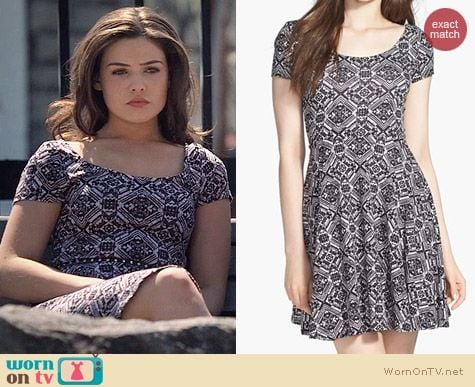 Soprano Chloe Scoop Neck Skater Dress in Black Multi worn by Danielle Campbell on The Originals