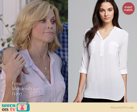 Splendid Pocket Henley Shirt worn by Julie Bowen on Modern Family