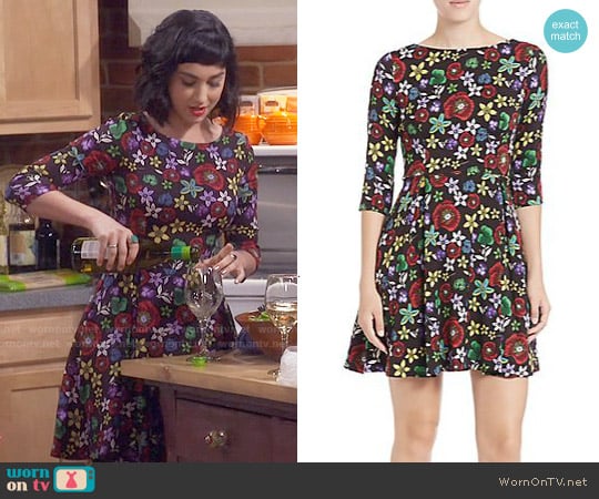 Suno Stretch-Silk Floral Fit-&-Flare Dress worn by Mandy Baxter ( Molly Ephraim) on Last Man Standing